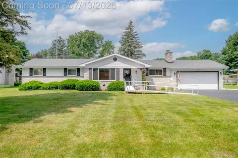 2195 Briar Ln, Burton, MI 48509