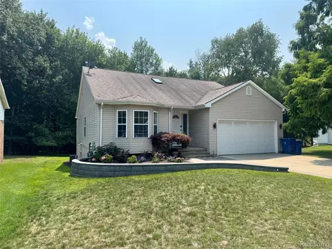 513 River Ridge Dr, Waterford, MI 48327