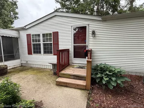 26852 Roric St, Novi, MI 48377