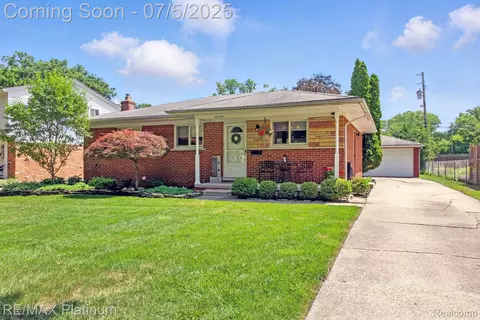 11634 Spicer Dr, Plymouth, MI 48170