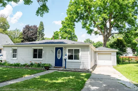 528 W Clinton St, Howell, MI 48843