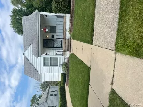 8645 Minock St, Detroit, MI 48228