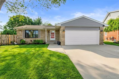 4826 Evans Ct, Trenton, MI 48183