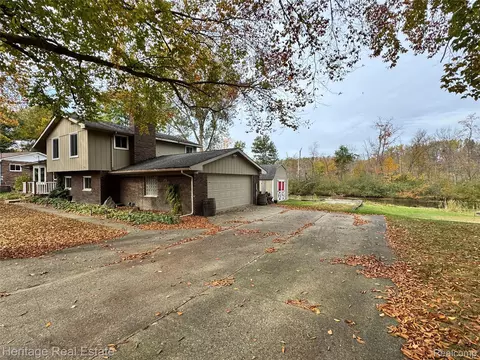 5021 Paula Ave, Independence, MI 48346