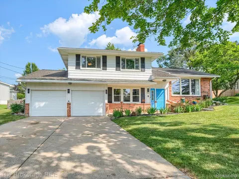 9059 Del Rio Dr, Mundy, MI 48439