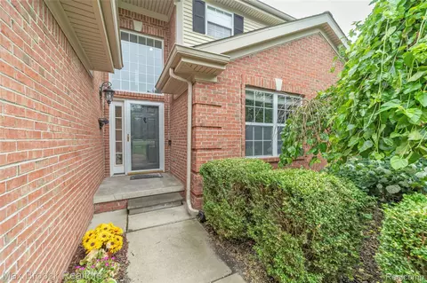 1478 Courtney Ct, Hartland, MI 48353