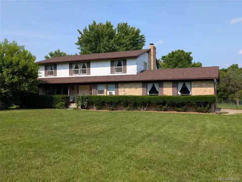 1391 Dye Krest Cir, Flint, MI 48532