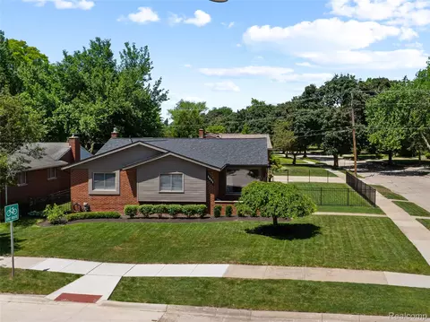 3521 Hillside Dr, Royal Oak, MI 48073