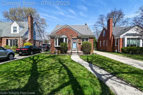 1968 Oxford Rd, Grosse Pointe Woods, MI 48236