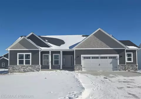 13217 Westwinds Dr, Fenton, MI 48451