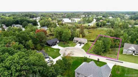 1078 Sugar Maple Ct, Fenton, MI 48430