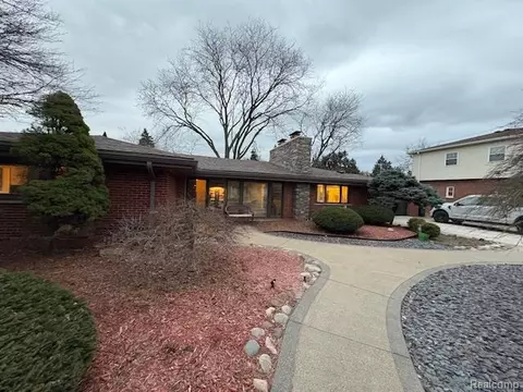 15865 Crescent Ave, Allen Park, MI 48101
