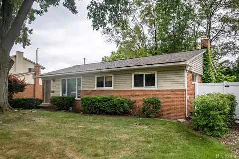 19443 Auburndale St, Livonia, MI 48152