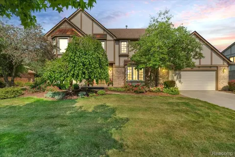 24842 White Plains Dr, Novi, MI 48374