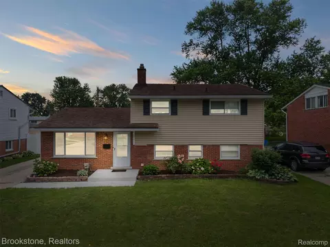 29611 Trancrest St, Livonia, MI 48152