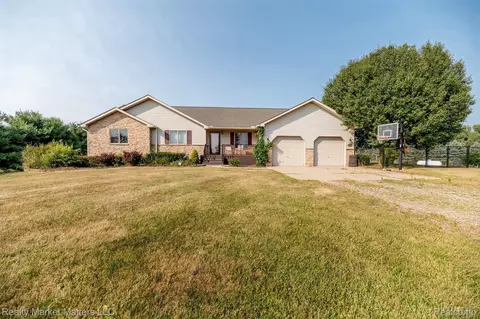 9963 Harr Rd, Waterloo, MI 49240