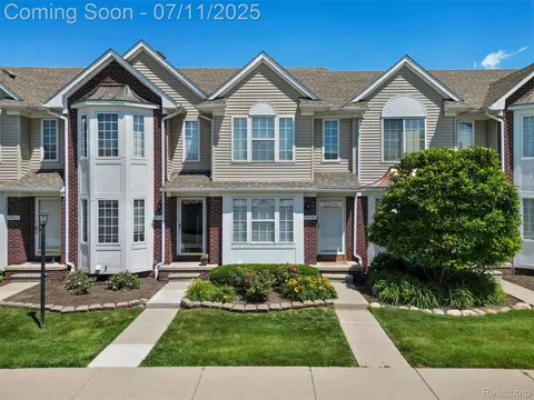 35033 Windsor Dr, New Baltimore, MI 48047