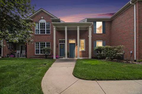 15209 Chesapeake Cir, Walled Lake, MI 48390