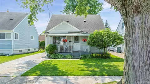 133 Tecumseh St, Clawson, MI 48017