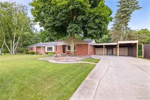 2151 Arlington Rd, Columbus, MI 48063