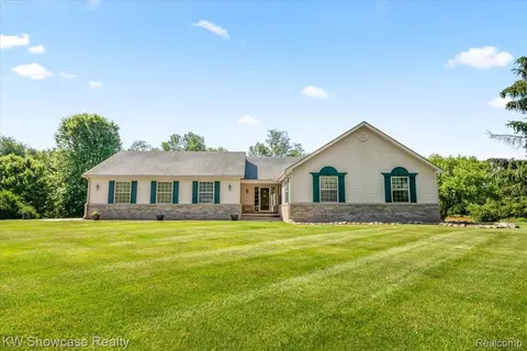5037 Scheuners Way, Howell, MI 48843