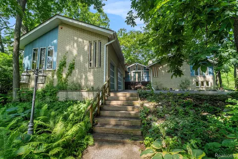 4729 Curtis Ln, Independence, MI 48346