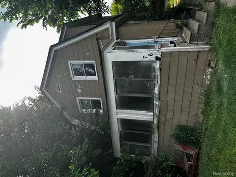 76 Oliver St, Pontiac, MI 48342