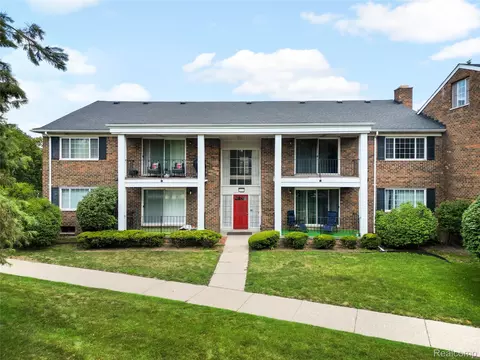 25300 Shiawassee Cir #204, Southfield, MI 48033