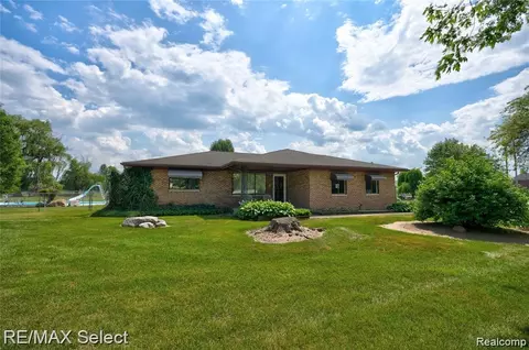 9215 W Grand Blanc Rd, Gaines, MI 48436