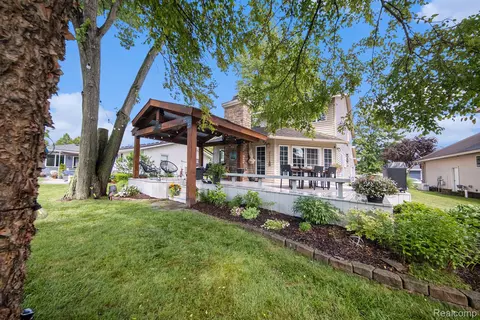 4106 Shoreview Ln, Whitmore Lake, MI 48189