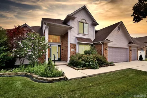 6942 Norton Dr, Troy, MI 48085