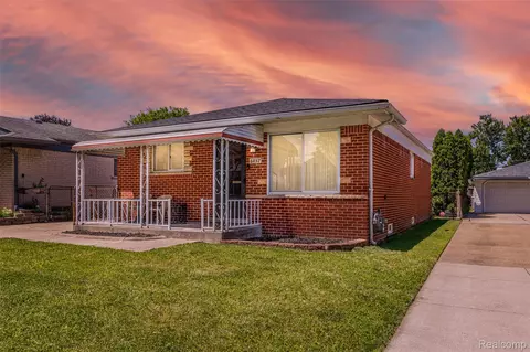 6057 Nightingale St, Dearborn Heights, MI 48127