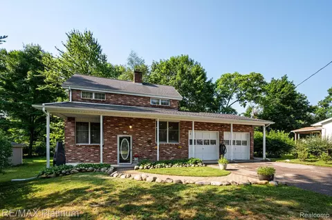220 E 3rd St, Perry, MI 48872