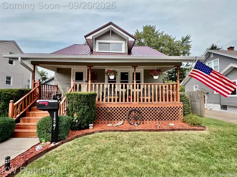 1427 Chestnut St, Port Huron, MI 48060