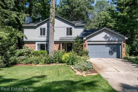 4079 Cumberland Ct, Commerce, MI 48390