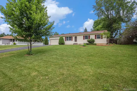 5511 Wakefield Rd, Grand Blanc, MI 48439