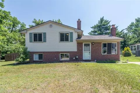 1986 Greenmeadow Dr, Walled Lake, MI 48390