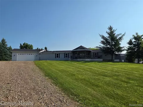 4605 Pleasant St, Clifford, MI 48727