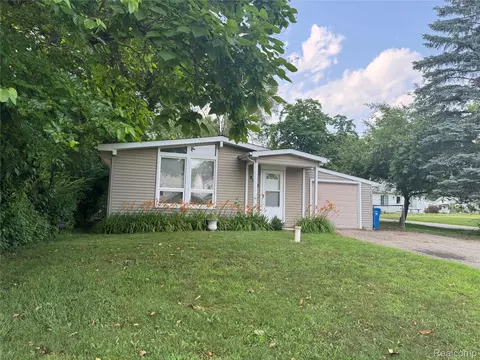 8124 Eldora Blvd, Commerce, MI 48382