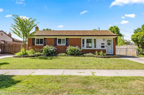 24739 Robin St, Taylor, MI 48180