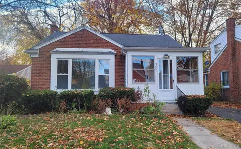 23521 Jerome St, Oak Park, MI 48237