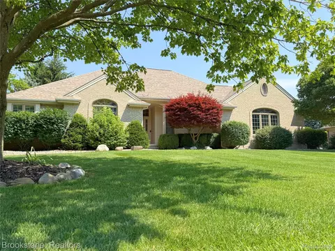 10175 Aberdeen Dr, Grand Blanc, MI 48439