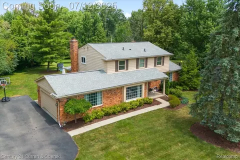 38242 Southfarm Ln, Northville, MI 48167
