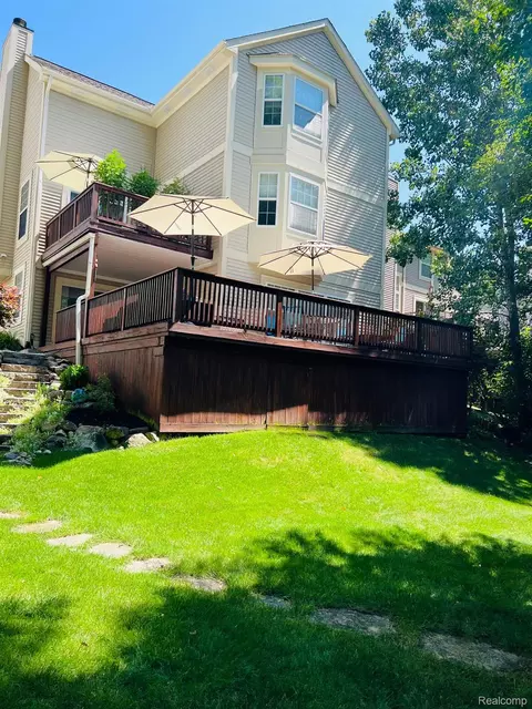 5348 Forest Ridge Dr, Independence, MI 48346