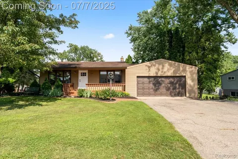 262 Cornell St, Howell, MI 48843