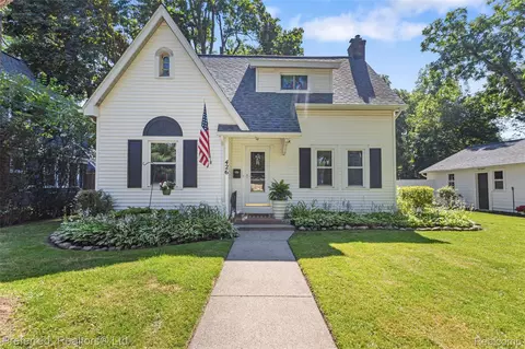 426 Pinehurst Blvd, Kalamazoo, MI 49006