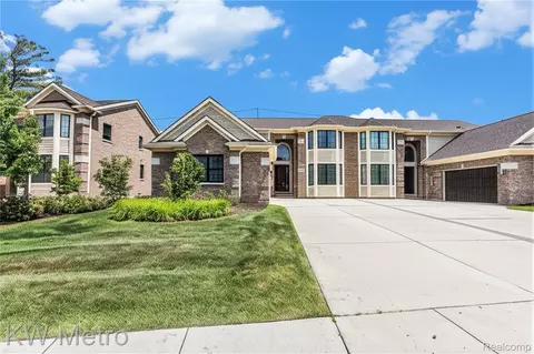 20282 Beacon Way, Northville, MI 48167