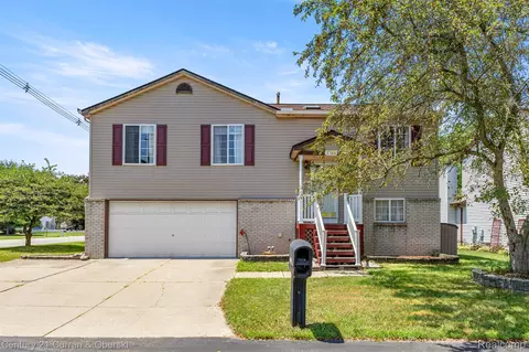 1786 Daisy Ln, Westland, MI 48186