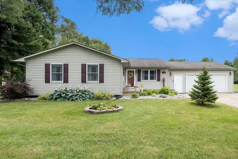 6343 Clovis Ave E, Flushing, MI 48433
