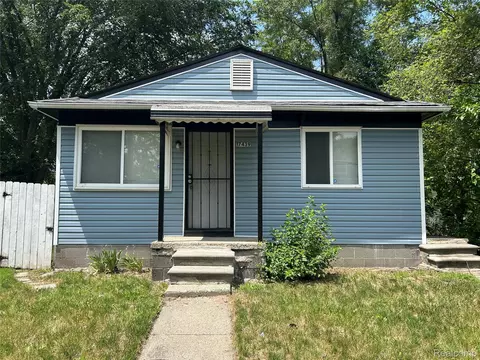 17439 Lumpkin St, Hamtramck, MI 48212